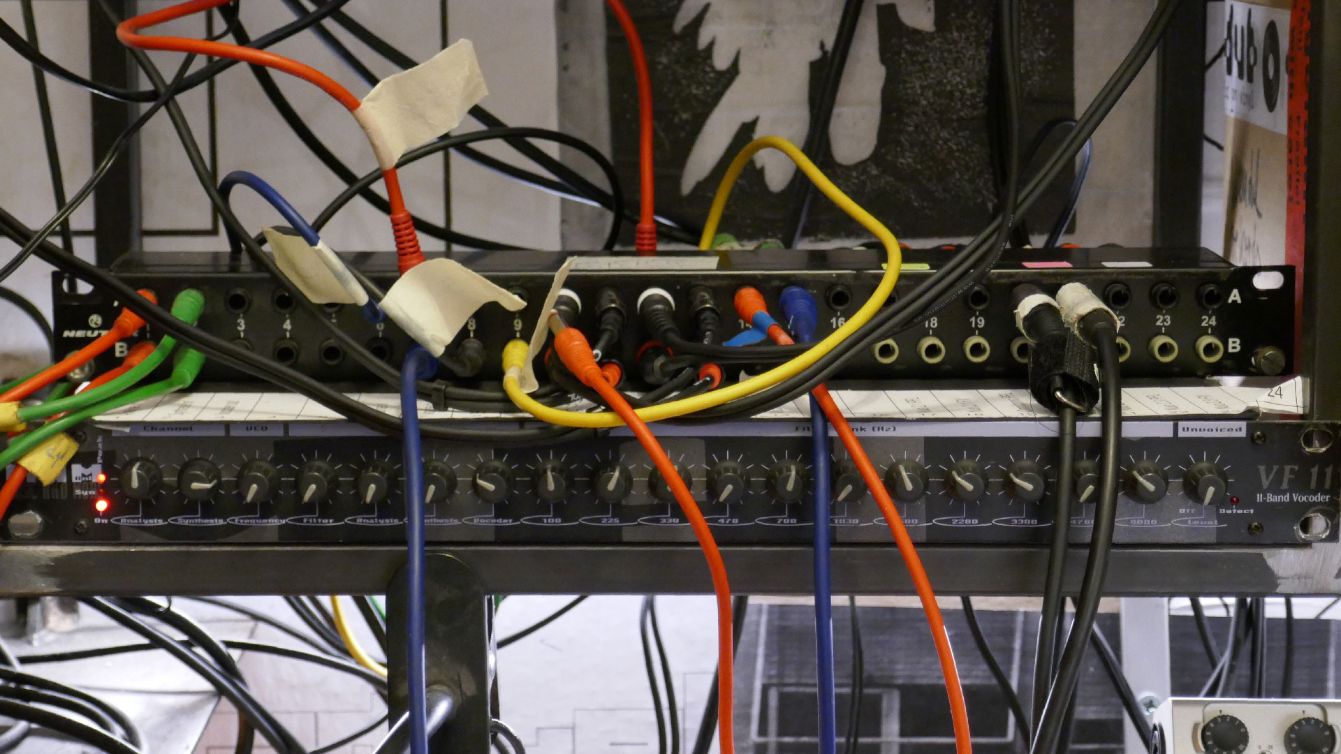 2025-01-16 2016 'Antworten in Zahlen auf mögliche Fragen' (Pixelkomposition) (Vocoder Remix Empty Numbers 1 - 4)